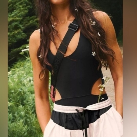 FREE PEOPLE Back It Up Onesie in Black Size Medium NWT - Picture 8 of 14